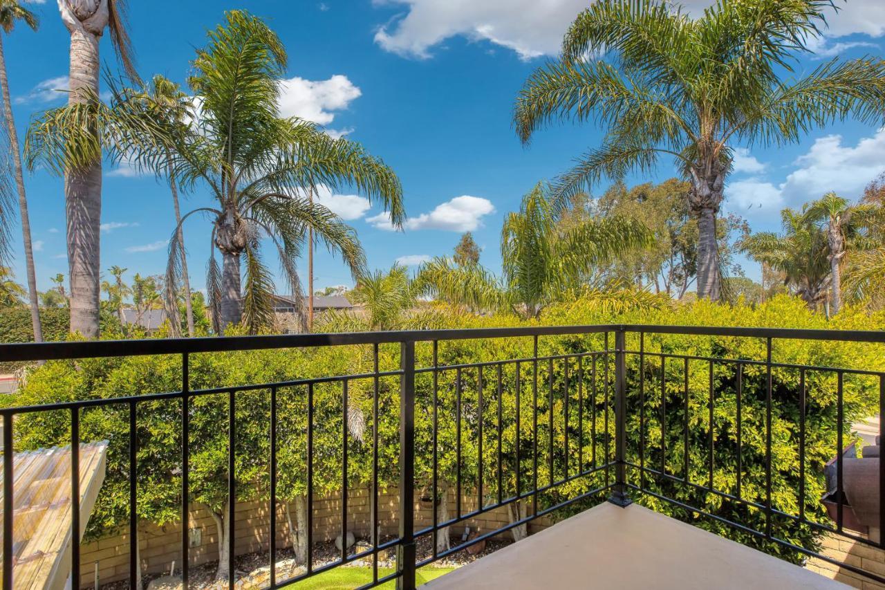 A Stunning Beach Villa Walking To Huntington Beach Exterior photo